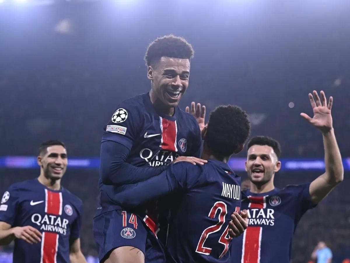 包含巴黎圣日耳曼训练开放日，赛后刷新队史纪录引欢呼，CBA常规赛在即，轮换策略成焦点的词条